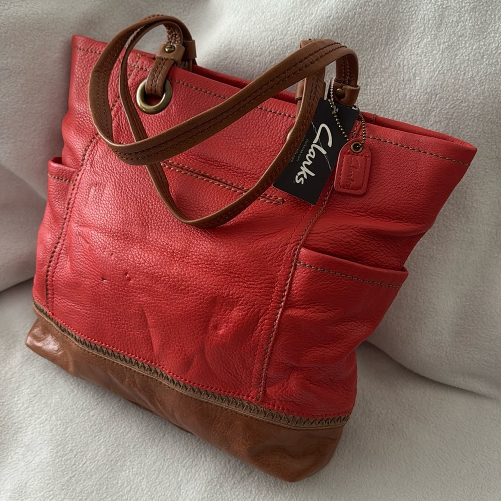 Vintage Brand new with the tags Clarks big bag Orange leather 15”X 12”X 3”